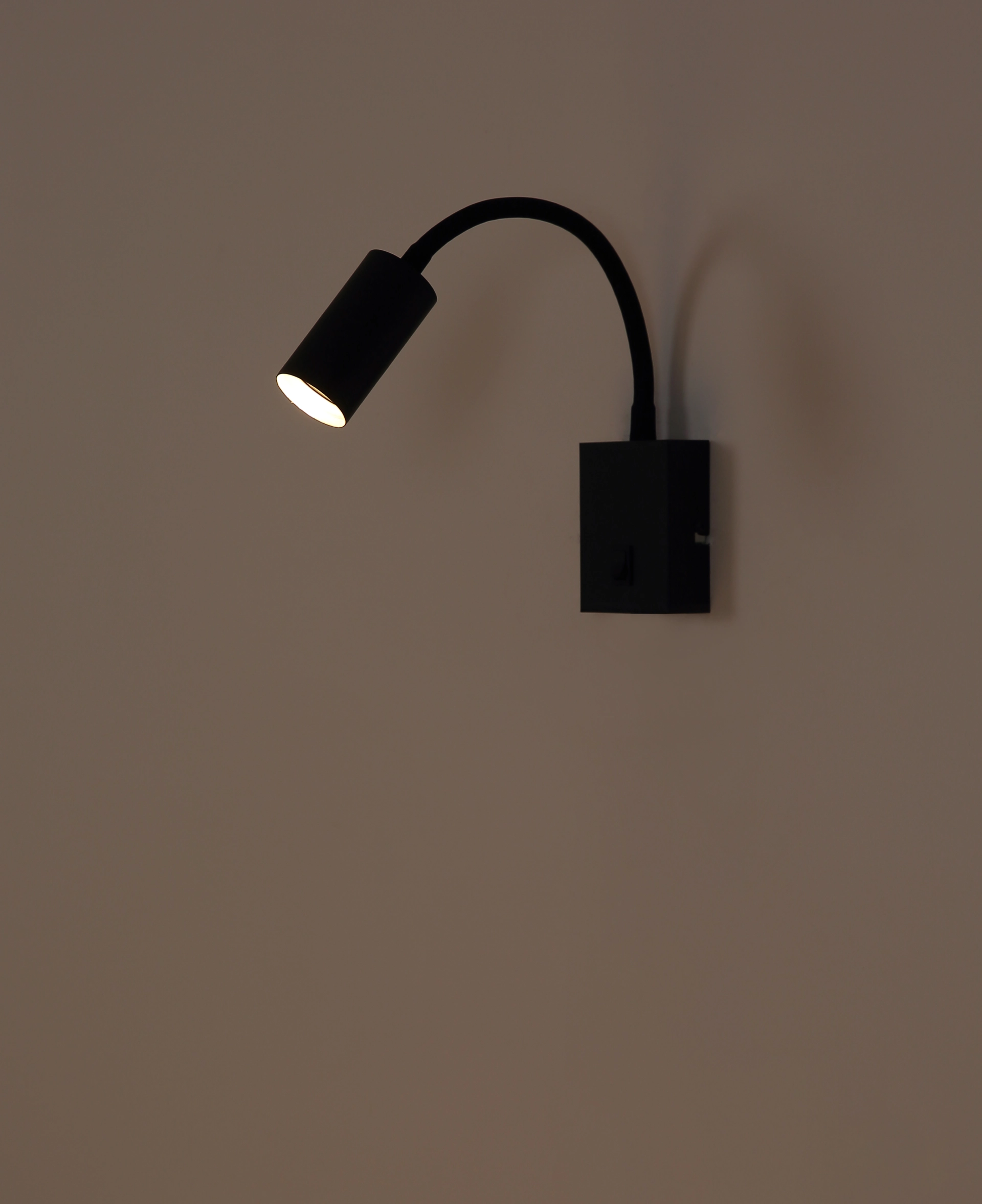 57001W_s